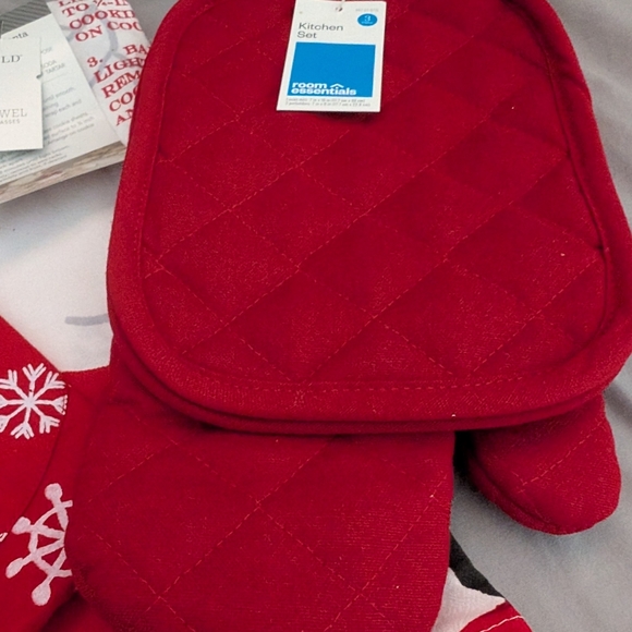 Threshold Red Snowflake Kitchen Set - Picture 8 of 8